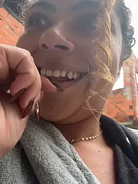 Chloe Leaozinho online show from May 27, 2026, 3:41 pm