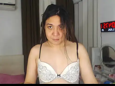 Snapshot of stellahugeX chatting on May 3, 2026, 2:53 pm stellahugeX online show from May 3, 2026, 2:53 pm