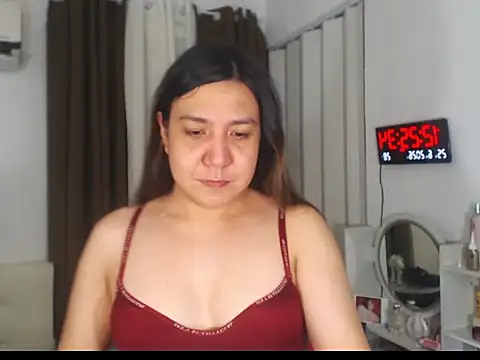 stellahugeX online show from June 24, 2026, 4:27 pm