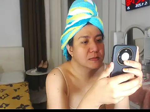 stellahugeX online show from April 15, 2026, 4:29 am