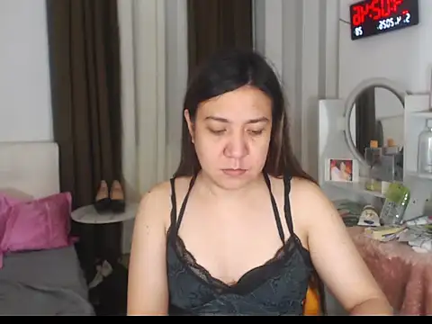 stellahugeX online show from April 4, 2026, 8:04 pm