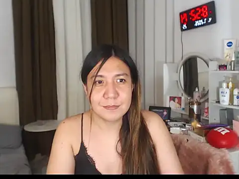 stellahugeX online show from July 4, 2026, 12:53 pm