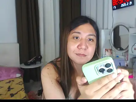 Snapshot of stellahugeX chatting on May 18, 2026, 4:12 pm stellahugeX online show from May 18, 2026, 4:12 pm