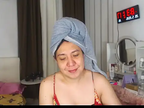Snapshot of stellahugeX chatting on May 28, 2026, 12:33 pm stellahugeX online show from May 28, 2026, 12:33 pm