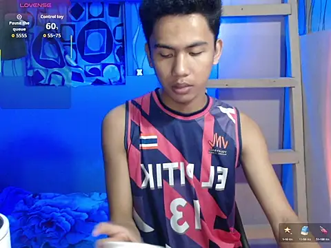 Demure Asian143 online show from November 5, 2025, 8:01 pm