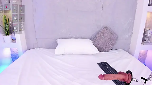 LovelyEyesx online show from May 14, 2026, 3:53 pm