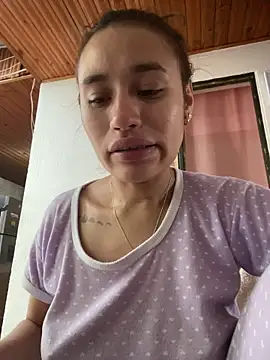 juliana-mancini online show from November 20, 2025, 5:02 pm