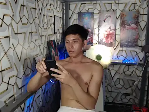 darryl hugecok online show from November 13, 2025, 4:49 am