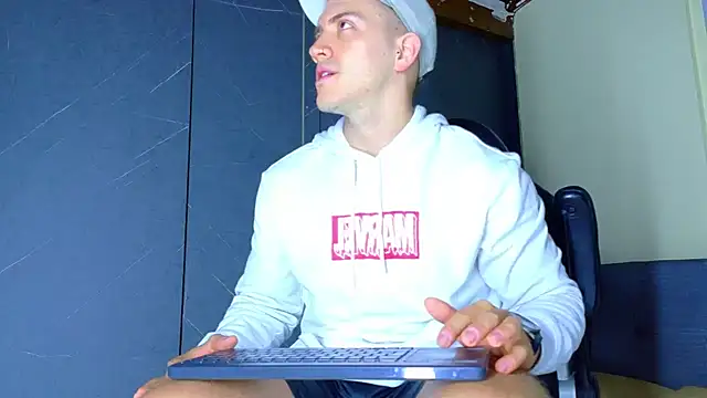 ALANNFERRER online show from March 28, 2026, 10:16 am