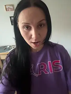 Snapshot of LauLaveau chatting on November 22, 2025, 6:56 am LauLaveau online show from November 22, 2025, 6:56 am