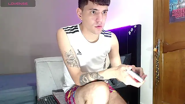 Matteo12  online show from April 15, 2026, 3:23 am