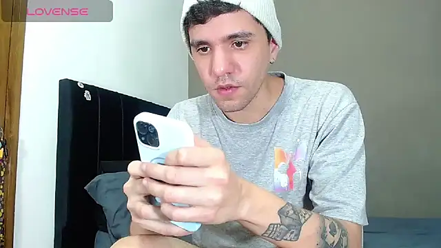 Snapshot of Matteo12_ chatting on February 3, 2026, 6:40 am Matteo12 online show from February 3, 2026, 6:40 am