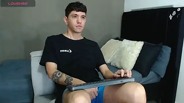 Matteo12  online show from April 26, 2026, 9:39 am