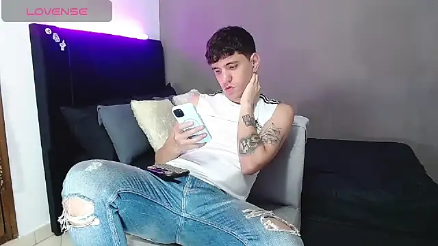 Matteo12  online show from March 10, 2026, 12:47 am