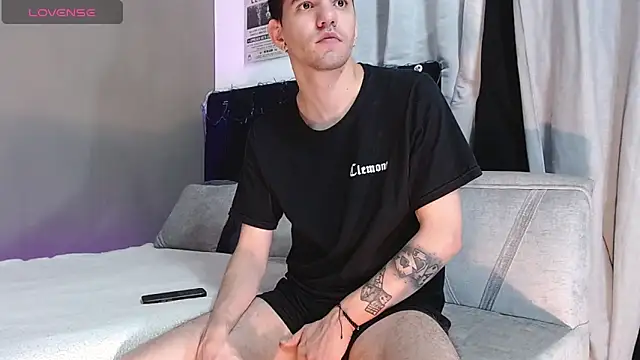 Matteo12  online show from November 30, 2025, 9:10 am