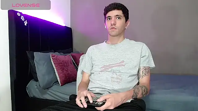 Snapshot of Matteo12_ chatting on February 22, 2026, 3:42 am Matteo12 online show from February 22, 2026, 3:42 am