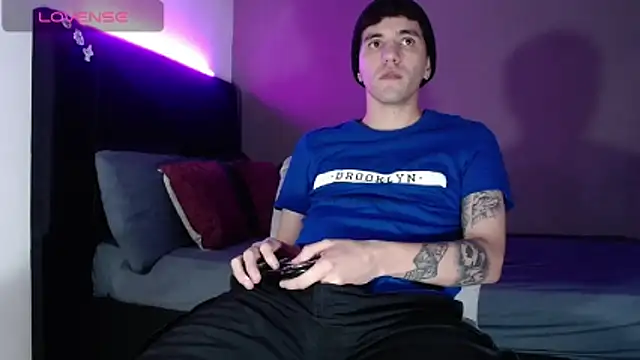 Snapshot of Matteo12_ chatting on February 18, 2026, 2:09 am Matteo12 online show from February 18, 2026, 2:09 am