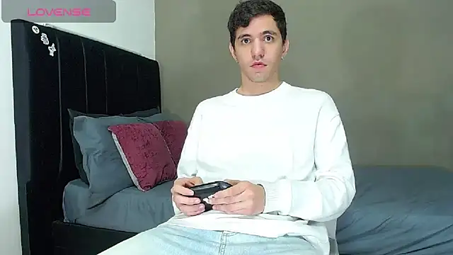 Snapshot of Matteo12_ chatting on February 19, 2026, 1:35 am Matteo12 online show from February 19, 2026, 1:35 am