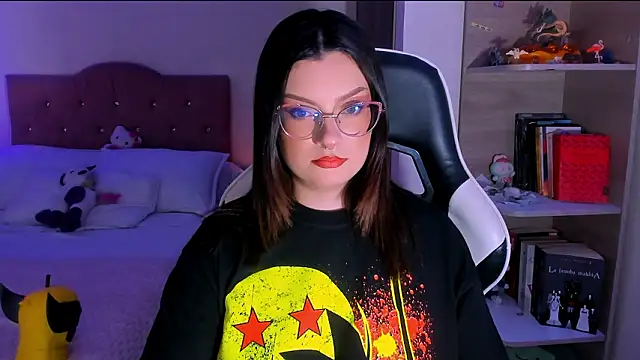 OphelianaRose33 online show from February 21, 2026, 10:01 pm