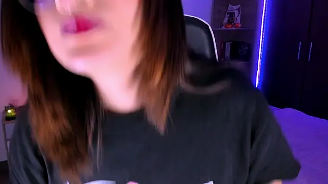 OphelianaRose33 online show from November 1, 2025, 11:20 pm