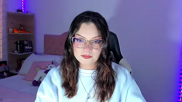 Snapshot of OphelianaRose33 chatting on June 3, 2026, 10:47 pm OphelianaRose33 online show from June 3, 2026, 10:47 pm