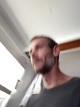 Hungwell1515 online show from November 15, 2025, 5:50 pm