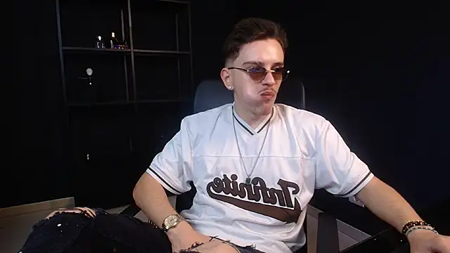 Snapshot of FelixStarkk chatting on June 20, 2026, 4:28 am FelixStarkk online show from June 20, 2026, 4:28 am