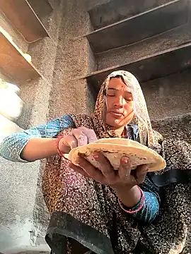 Snapshot of Hot_raaani chatting on December 23, 2025, 3:06 am Hot raaani online show from December 23, 2025, 3:06 am