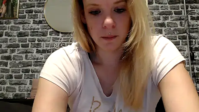 Snapshot of SexyMilf_37 chatting on June 11, 2026, 8:50 pm SexyMilf 37 online show from June 11, 2026, 8:50 pm