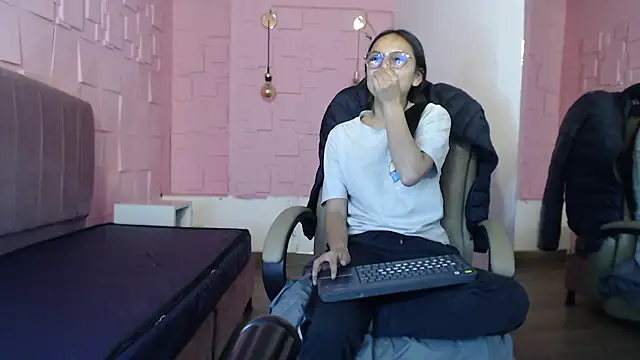 Snapshot of katalina07_1 chatting on March 17, 2026, 1:47 pm katalina07 1 online show from March 17, 2026, 1:47 pm