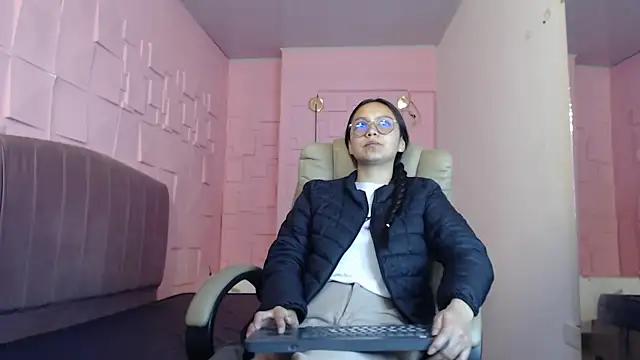 Snapshot of katalina07_1 chatting on March 31, 2026, 1:35 pm katalina07 1 online show from March 31, 2026, 1:35 pm