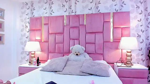 GabyMoreau online show from March 12, 2026, 8:13 pm