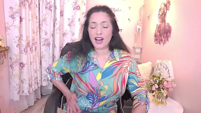 Snapshot of MyLovOne chatting on April 19, 2026, 11:22 am MyLovOne online show from April 19, 2026, 11:22 am