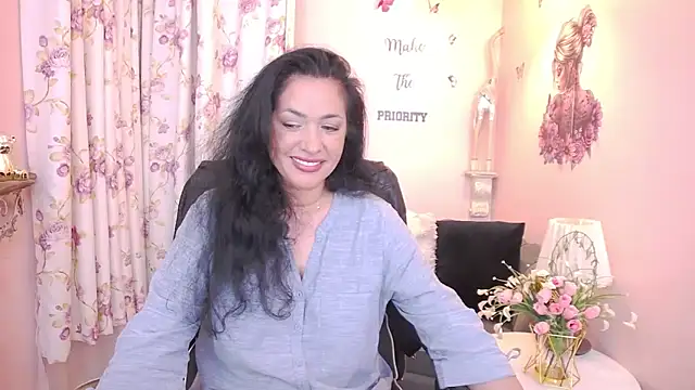 Snapshot of MyLovOne chatting on May 12, 2026, 12:33 pm MyLovOne online show from May 12, 2026, 12:33 pm
