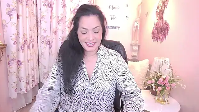 Snapshot of MyLovOne chatting on April 13, 2026, 8:40 am MyLovOne online show from April 13, 2026, 8:40 am