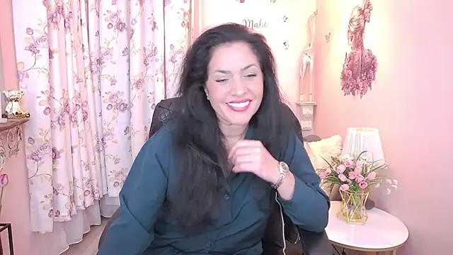 Snapshot of MyLovOne chatting on March 6, 2026, 12:11 pm MyLovOne online show from March 6, 2026, 12:11 pm