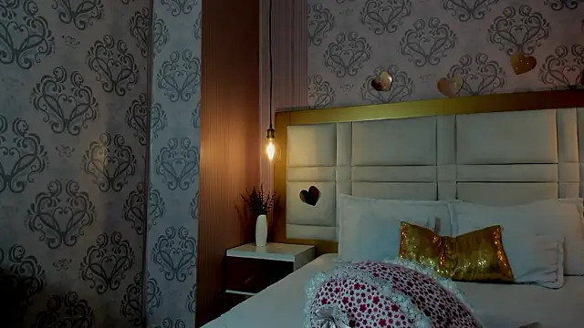 luna hot ass online show from February 14, 2026, 3:40 am