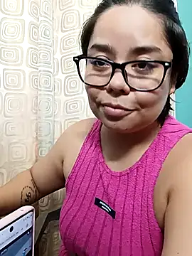 Snapshot of saenz_eymi chatting on May 1, 2026, 6:24 pm saenz eymi online show from May 1, 2026, 6:24 pm