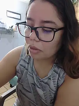 Snapshot of saenz_eymi chatting on June 17, 2026, 5:01 pm saenz eymi online show from June 17, 2026, 5:01 pm