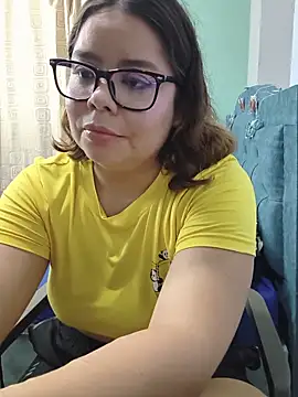 Snapshot of saenz_eymi chatting on May 27, 2026, 1:57 am saenz eymi online show from May 27, 2026, 1:57 am