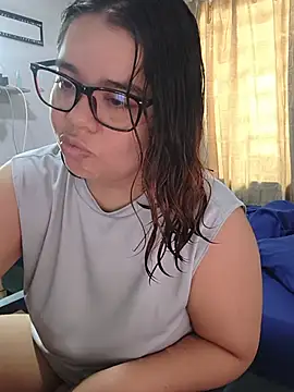 Snapshot of saenz_eymi chatting on July 14, 2026, 4:35 pm saenz eymi online show from July 14, 2026, 4:35 pm