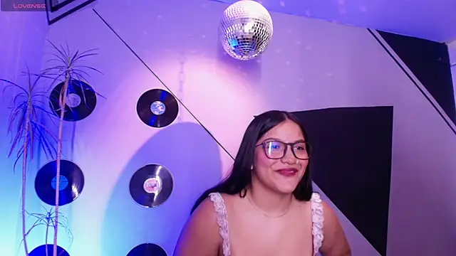 Lilith and Khloe online show from April 15, 2026, 11:38 am