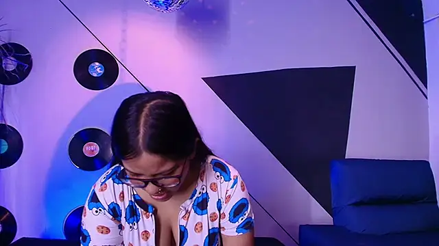 Lilith and Khloe online show from March 24, 2026, 11:32 am