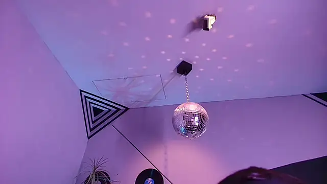 Lilith and Khloe online show from March 20, 2026, 11:22 am