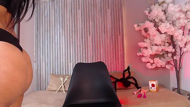 Snapshot of _Xamarha_ chatting on October 15, 2025, 12:20 am Xamarha online show from October 15, 2025, 12:20 am