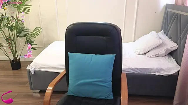 Snapshot of Kuro_Ren chatting on February 15, 2026, 5:08 am Kuro Ren online show from February 15, 2026, 5:08 am