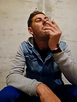 Snapshot of Alex-andru88 chatting on October 21, 2025, 3:39 am Alex-andru88 online show from October 21, 2025, 3:39 am