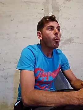 Snapshot of Alex-andru88 chatting on October 20, 2025, 2:06 pm Alex-andru88 online show from October 20, 2025, 2:06 pm