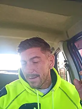 Snapshot of Alex-andru88 chatting on October 17, 2025, 7:00 am Alex-andru88 online show from October 17, 2025, 7:00 am