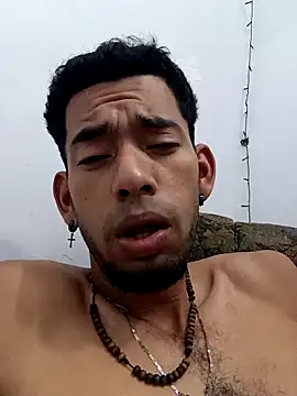 Snapshot of Negritohot2828 chatting on February 3, 2026, 6:33 am Negritohot2828 online show from February 3, 2026, 6:33 am